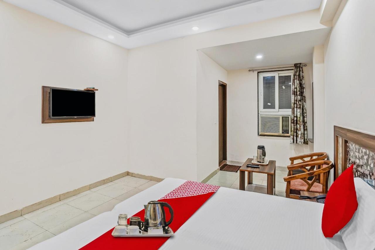 Oyo 88326 Hotel Cloud 9 New Delhi Exterior photo